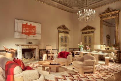 Muestra "Objetos Nómades" de Louis Vuitton, que incluyó piezas de Mohaded, fue presentada este año en la Feria Internacional de Milán, en el suntuoso Palazzo Serbelloni.