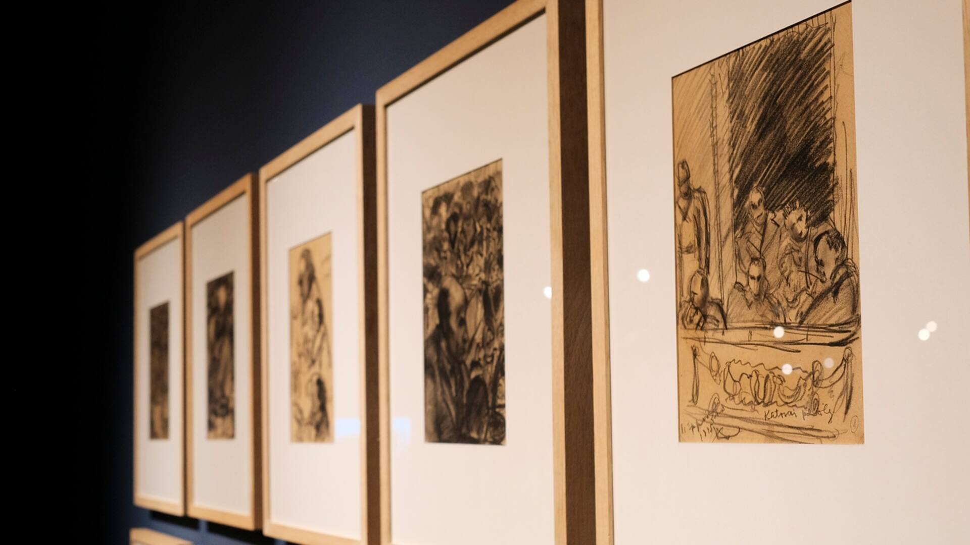 muestra TravesÍas de dibujos de la artista Hùngara Margit E. Weisz, con su hija y nieto, Marion y Daniel Helft,
