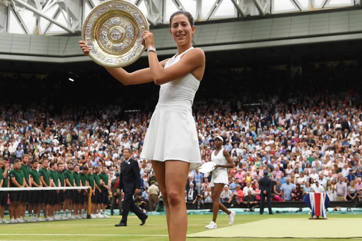 Muguruza con su título de Wimbledon