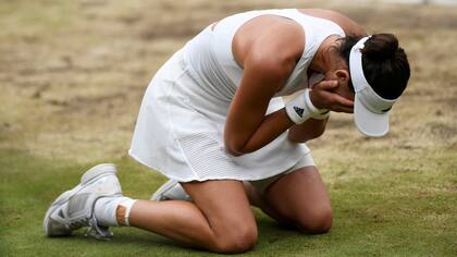 Muguruza festeja el título en Wimbledon