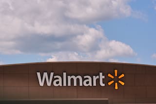 Mujer acusada tras hallarse cuchillas de afeitar en panes en Walmart de Mississippi