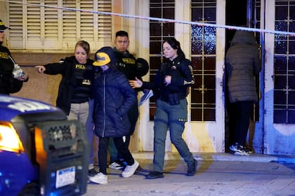 Mujer e hija del detenido en el caso de Agostina Vega