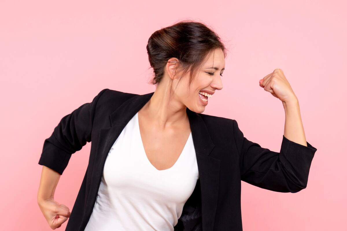 Mujer fuerte y contenta.