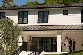 Mujer se declara inocente del intento de asesinato de Rihanna y de agredir a su familia