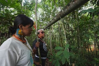 Mujeres indígenas de Ecuador advierten contra la expansión de la explotación petrolera en la Amazonía