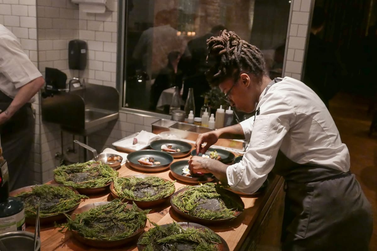 Mujeres influyentes de todas las áreas del negocio, desde chefs hasta críticas gastronómicas, destacan cómo el movimiento feminista está impactando en la industria, obligando a rever todas las reglas de juego