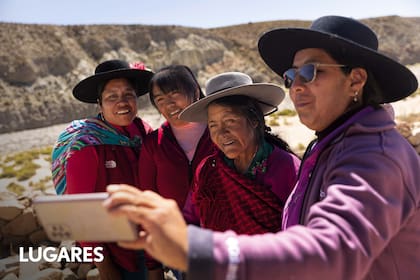 Mujeres tejedoras en Santa CatalinaP