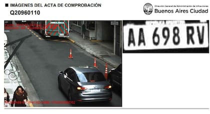 Multa al auto oficial que manejaba Bianco en el centro porteño.