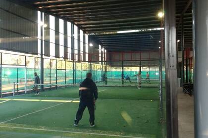 Multa por jugar un torneo de paddle en Pilar durante la cuarentena