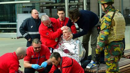 Dos explosiones primero en el aeropuerto de Bruselas y una tercera en la estación de metro Maelbeek volvieron a sembrar el terror en Europa