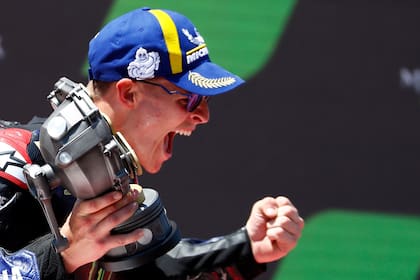 Múltiples festejos para Fabio Quartararo: ganador del Gran Premio de Catalunya de MotoGP, puntero del Mundial y renovó con Yamaha por dos años