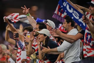 Multitudes con barras y estrellas apoyan a EE.UU. y viven el momento del fútbol en su país