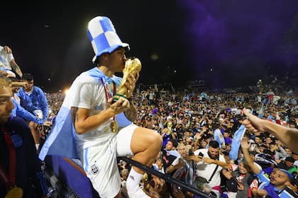 Multitudes recibieron al equipo campeón en Ezeiza