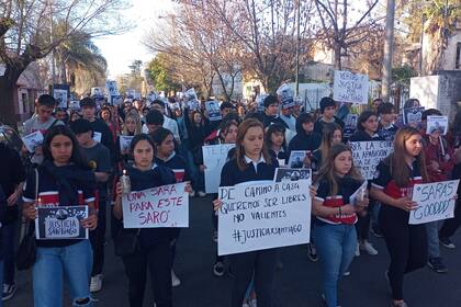 Multitudinaria marcha en Villa Dolores para pedir justicia por Santiago Aguilera Allende, secuestrado y asesinado en Traslasierra