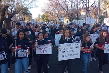 Multitudinaria marcha en Villa Dolores para pedir justicia por Santiago Aguilera Allende, secuestrado y asesinado en Traslasierra