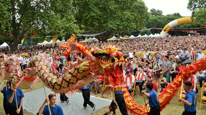 Multitudinario festejo del año nuevo chino