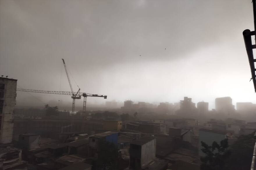 mumbai-quedo-inmersa-en-una-intensa-tormenta-de-ORBT5FDJ5BAGLHYUJKRD76QEVY