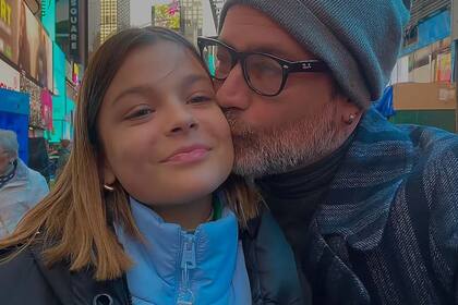 Muna junto a su papá, Gastón Pauls