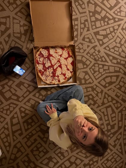 Muna por comer una pizza neoyorkina