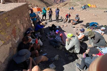 Mundial Qatar 2022 y locura por Argentina: todo sea por escuchar el partido de la Selección desde cualquier parte del país