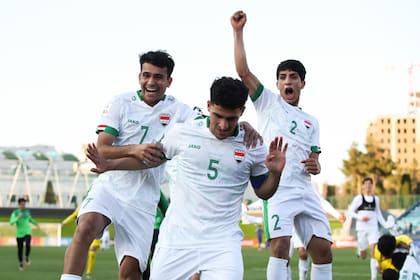 Los jugadores de Irak festejan un gol en un reciente partido contra Japón