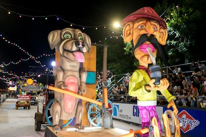 Muñecos artesanales de larga tradición en Lincoln
