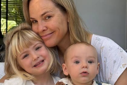 Muni con sus dos hijos