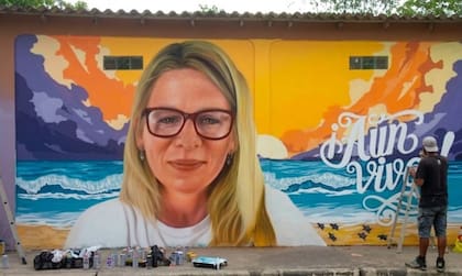 Mural de Monika Silva en Montañita