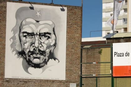 Mural del Che Guevara en la Plaza de la Cooperación, en Rosario