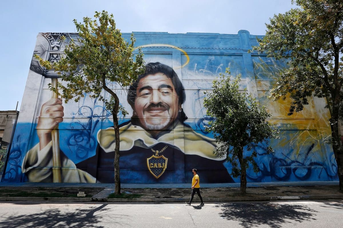 Mural en homenaje a Diego Maradona por el artista Alfredo Segatori