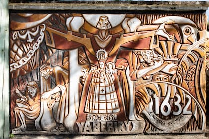 Mural que recuerda la historia de las fundaciones de Loreto.