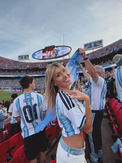 Muri dijo presente en el debut de la Argentina en el Mundial 2026 (Foto: Instagram @lopezbenitezmuri)