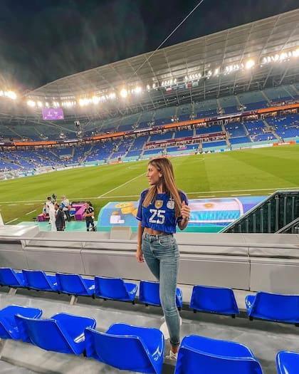 Muriel López Benítez es la novia del defensor Lisandro Martínez. Se conocieron durante la adolescencia en Gualeguaychú. Cada año, Muri regresa a su ciudad para desfilar en el corsódromo.