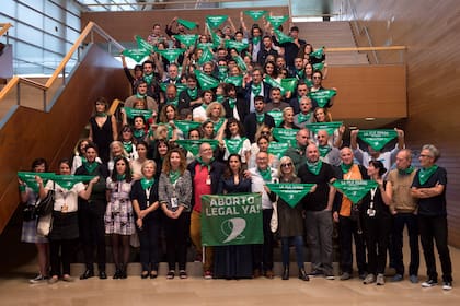 Muriel Santa Ana y Mercedes Morán, entre las actrices que acompañaron la presentación del film de Solanas Que sea ley, que se estrenará en la Argentina el próximo jueves 3