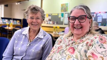 Muriel y Pamela charlaron con nosotros en una cafetería ubicada en su iglesia local