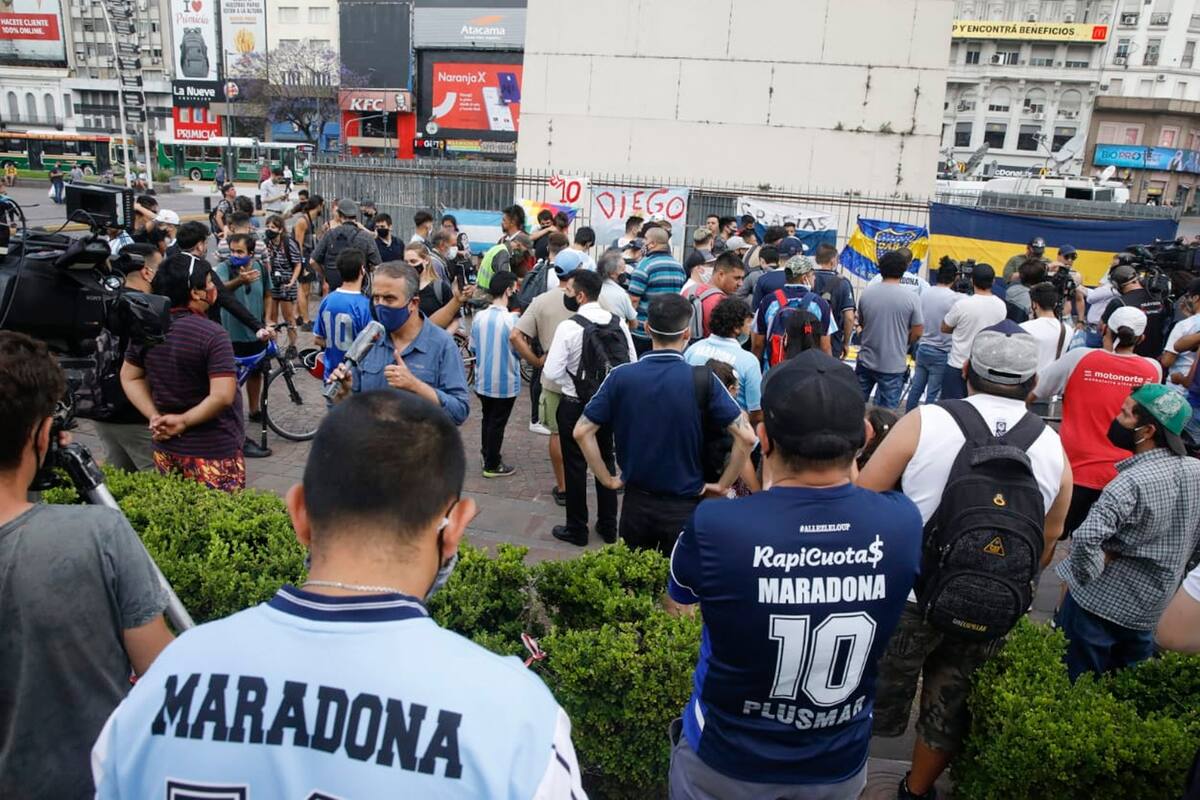 Murió Diego Maradona: la emotiva despedida en el Obelisco