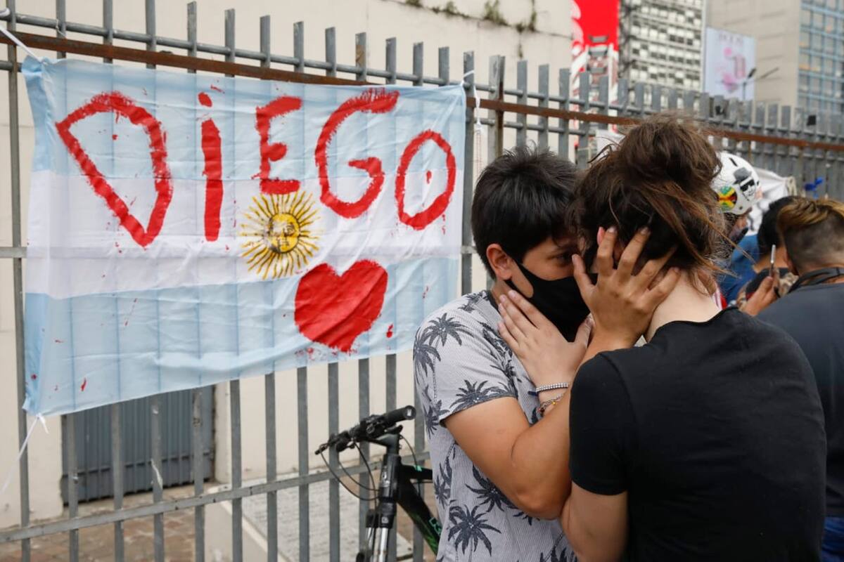 Murió Diego Maradona: la emotiva despedida en el Obelisco
