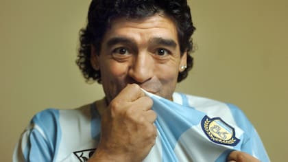 Murió Diego Maradona: sufrió un paro cardio respiratorio