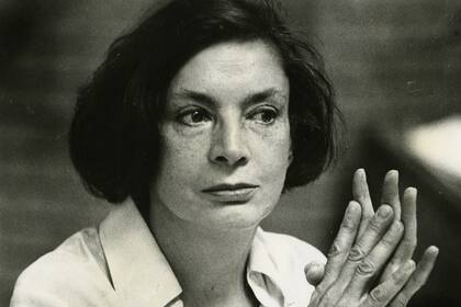 Murió la escritora Elvira Orpheé