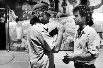 Murió Richard Donner, el director de la primera película de Superman y de la saga de Arma mortal; aquí con Mel Gibson, el gran protagonista de los films que marcaron toda una época