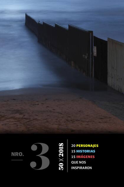 Muro de México que desemboca en el Océano Pacífico en Tijuana