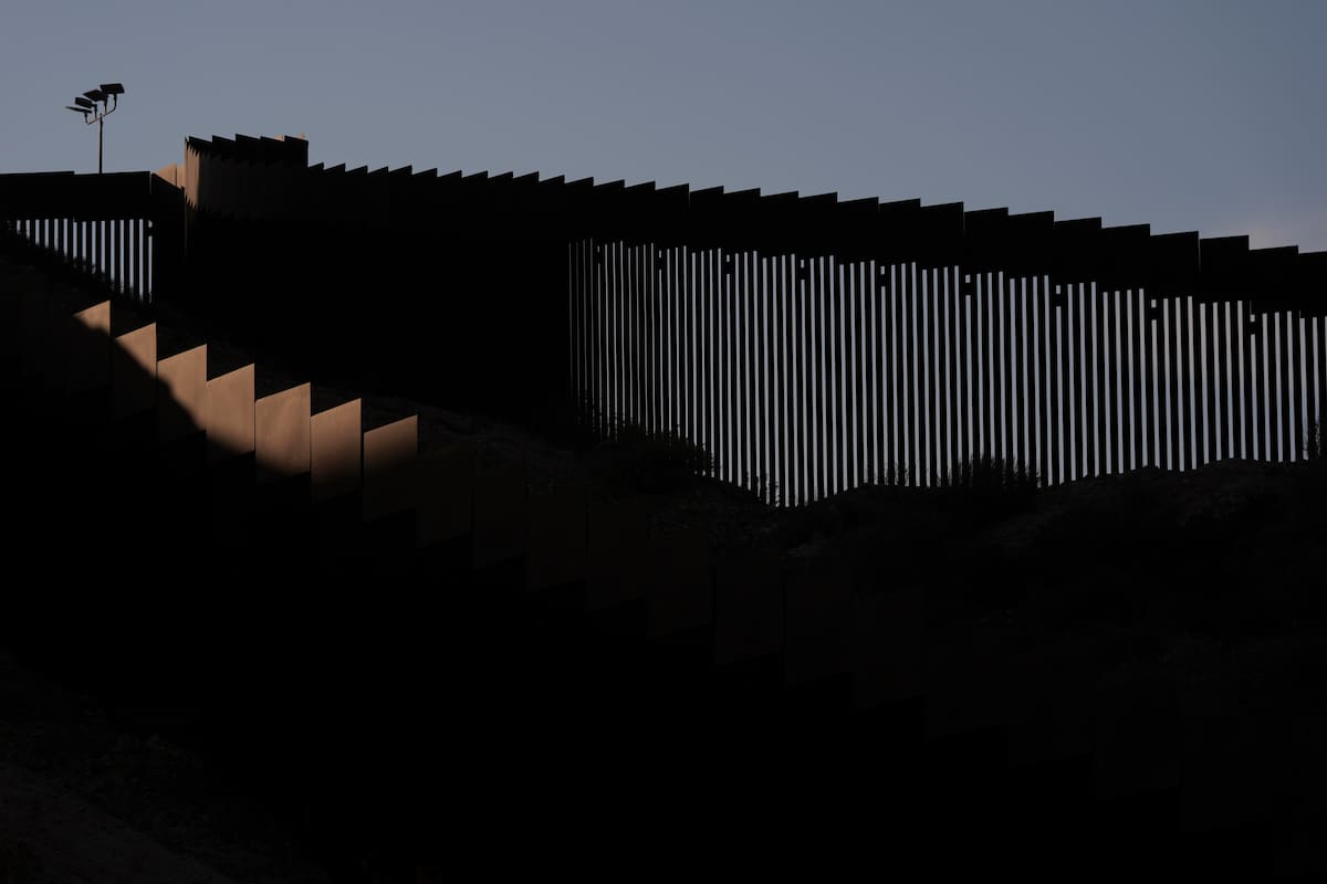 Muros que separan México de Estados Unidos en Tijuana