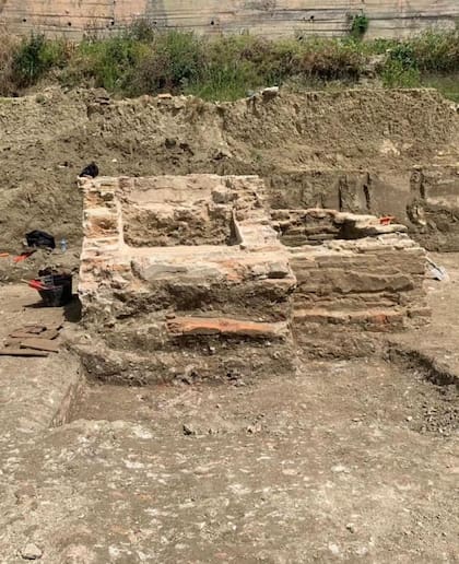 Muros y pilares donde se ubicó la piscina romana, se estima que el edificio tenía dos plantas