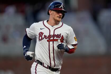 Murphy conecta jonrón en su regreso tras lesión de costilla y Bravos se imponen 7-5 a Filis