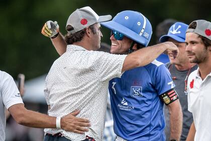 Abrazo de director técnico y capitán: Eduardo Heguy y Guillermo Caset; Murus Sanctus tiene una buena temporada.