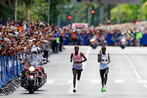 En una edición especial, la carrera se definió en los últimos metros y un etíope se quedó con el triunfo