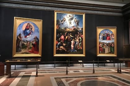 Una de las espléndidas salas de la Pinacoteca del los Museos Vaticanos
