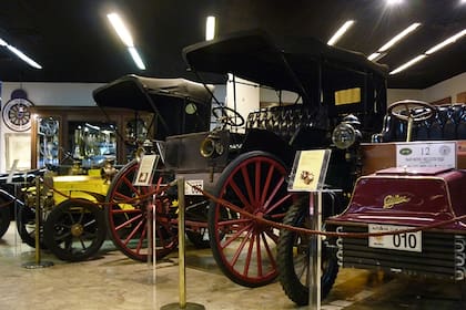 Museo del ACA. Tiene ejemplares únicos que comprenden el período desde el nacimiento del automóvil hasta la Primera Guerra Mundial