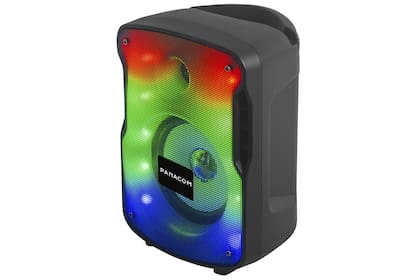 Música para compartir. El parlante Panacom Flame SP 1321 FL cuenta con luz RGB que brinda un efecto flama, conexión Bluetooth, radio, puerto USB, entrada para micrófono y batería. Precio: 11.199 pesos
