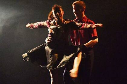 Música popular, historia y duos entrelazados